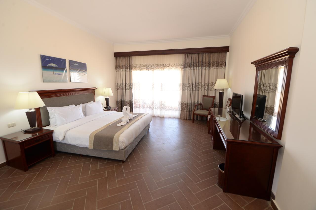 Savanna Empire Spa & Resort Ataqah Exterior foto